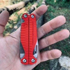 Мультитул LEATHERMAN CHARGE PLUS G10 КРАСНЫЙ 832778